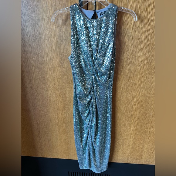 Mint sequins dress by Zara. Formfitting, sleeveless silhouette. - Picture 2 of 3